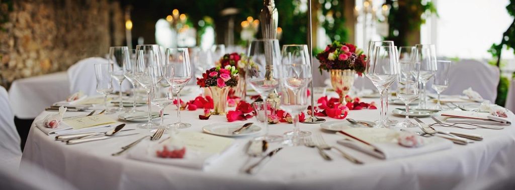 Perfecte feestbenodigdheden voor Gemertse evenementen met tenten, decoratie en catering opties